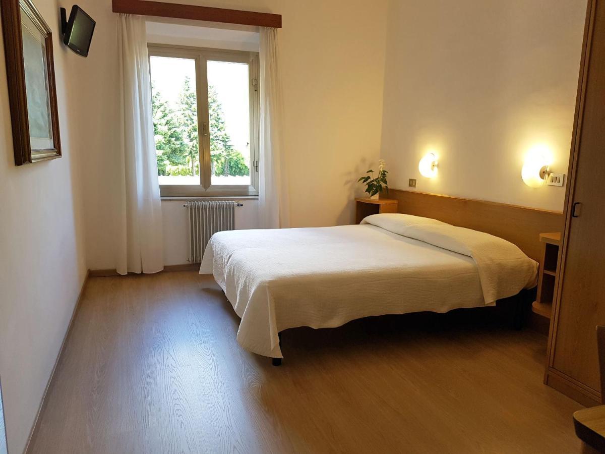 Albergo Miralaghi Padergnone Exterior photo
